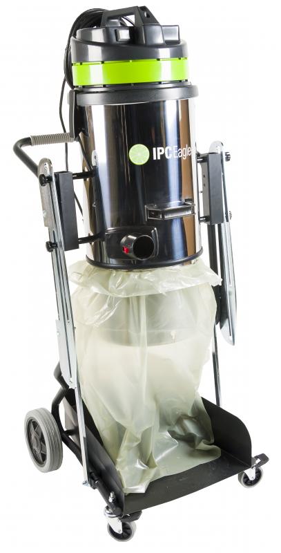 EAGLE-#315DMSB INDUSTRIAL
VACUUM, SINGLE COLLECTION
BAG, SINGLE 1200 WT
MOTOR,W/1.5&quot;  WAND, HOSE,
BRISTLE FLOOR TOOL, CREVICE
TOOL &amp; ROUND DUSTING BRUSH.